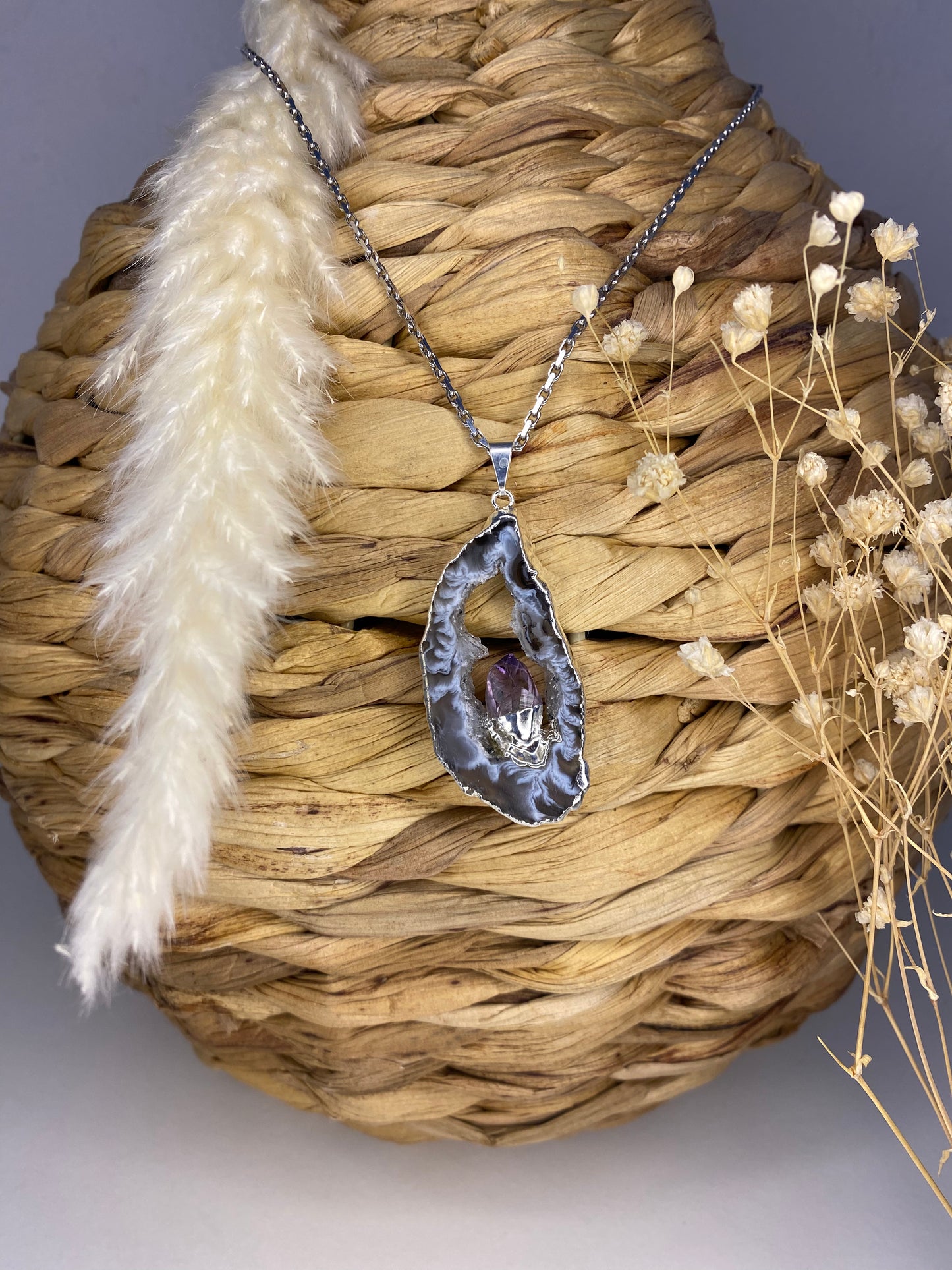 Achat Geodenscheiben Anhänger galvanisiert silberfarben mit Amethyst