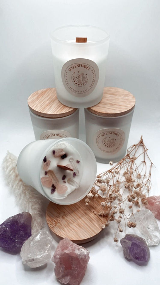 Seelenfunkel Kristallkerze mit Amethyst, Bergkristall, Rosenquarz & Lavendelduft
