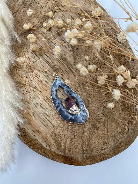 Achat Geodenscheiben Anhänger galvanisiert silberfarben mit Amethyst