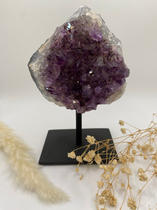 Amethyst auf Metallständer